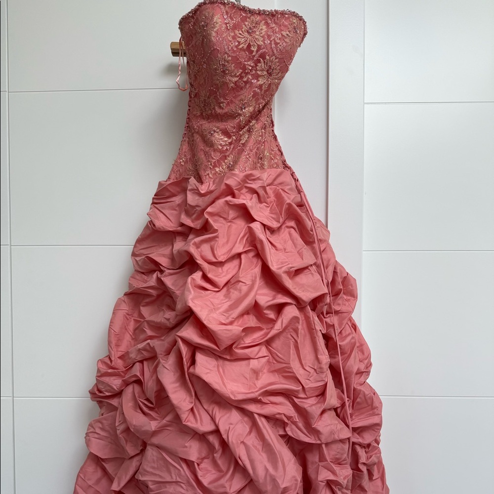 Grad/Prom Dress - dress size 6 (small-med)